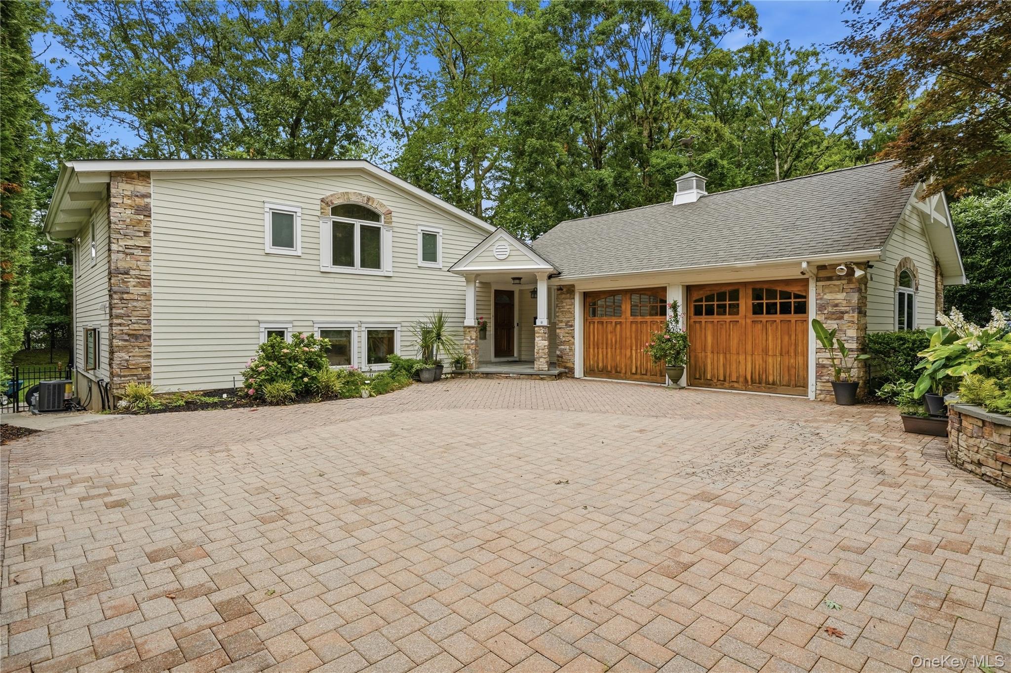 16 Sagamore Road, Oyster Bay, NY 11732