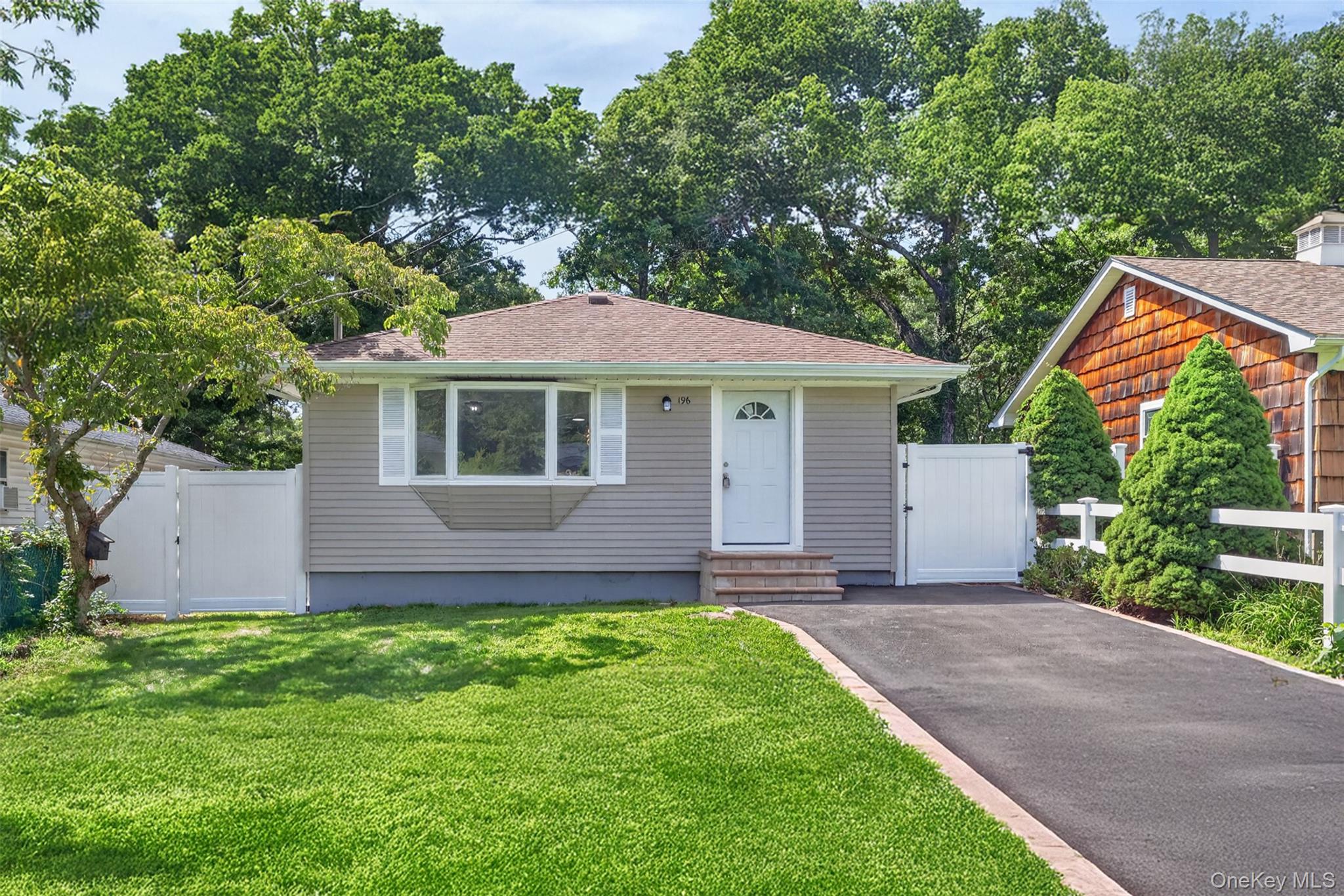 196 Burney, Brookhaven, NY 11950