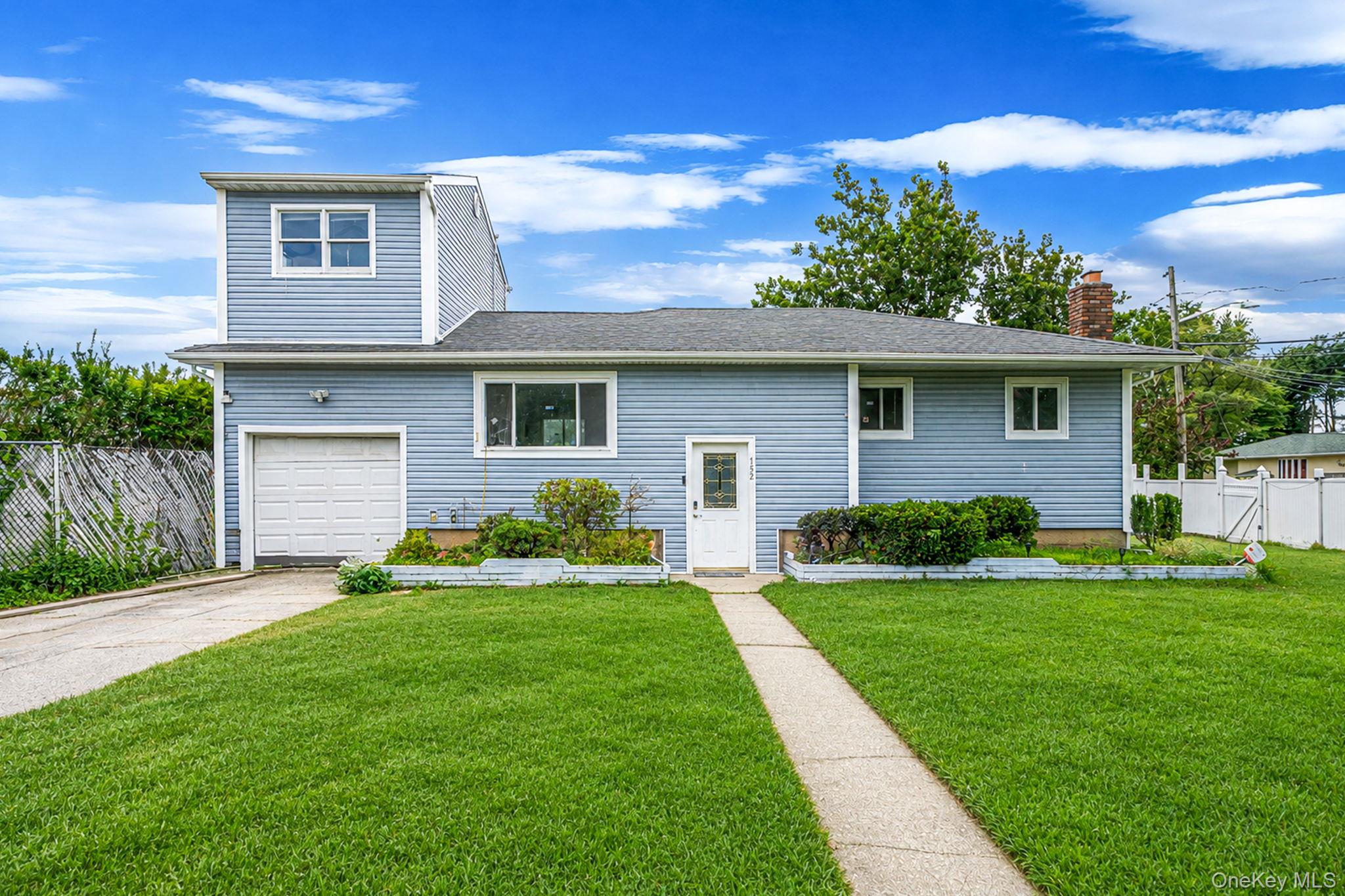 152 Alkier Street, Islip, NY 11717