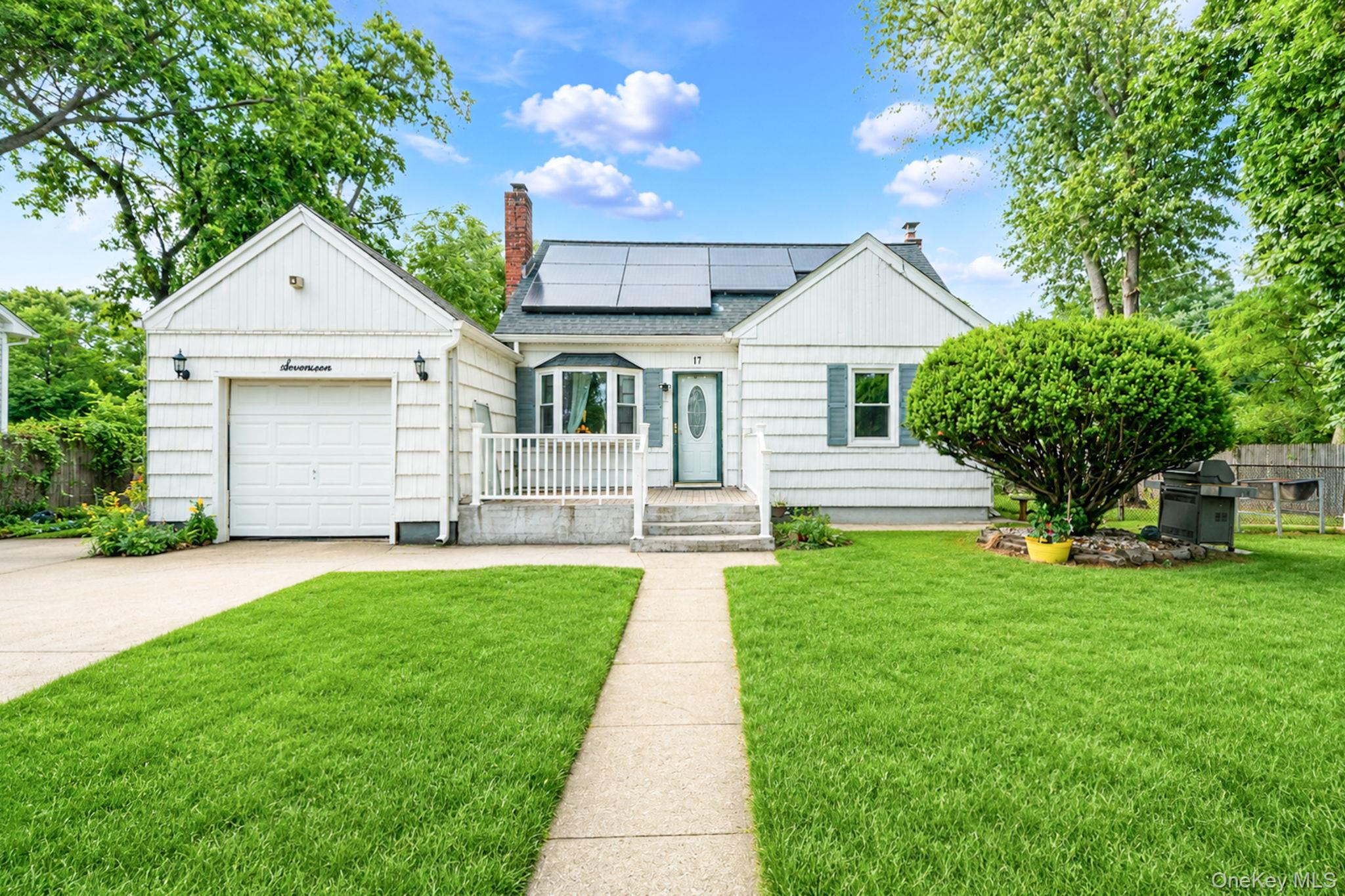 17 Maple Street, Islip, NY 11717